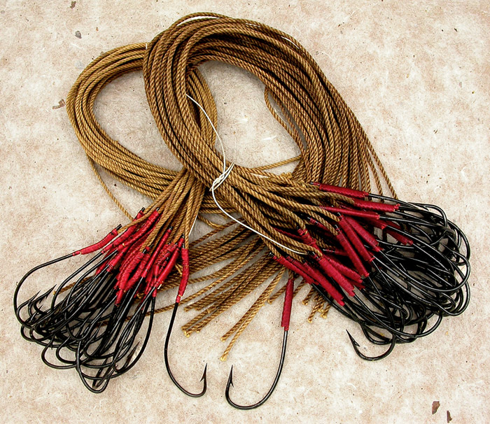 25. Unidentified trot line hooks. Sproat (rt.) 9/0, centripetal (lt.) 8/0, japanned, linen line.